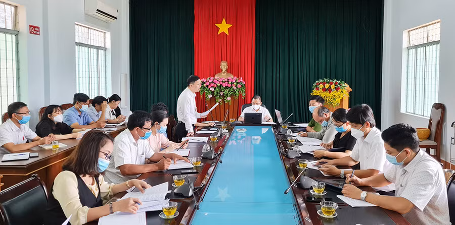 Quang cảnh buổi họp. Ảnh: Bá Bính