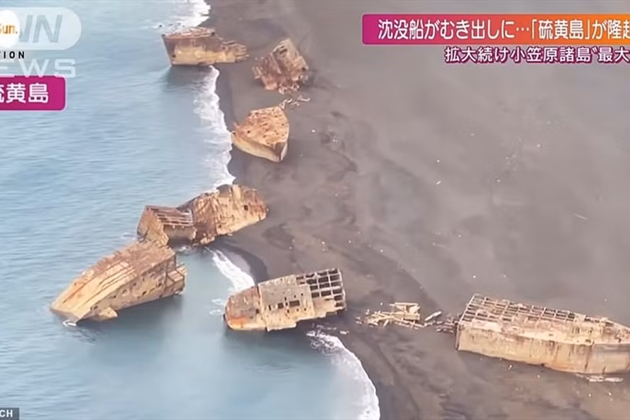  24 con tàu của Nhật Bản bị chìm trong Trận Iwo Jima được nâng lên từ đáy đại dương sau những chấn động của núi Suribachi. Ảnh chụp màn hình/ANNnewsCH
