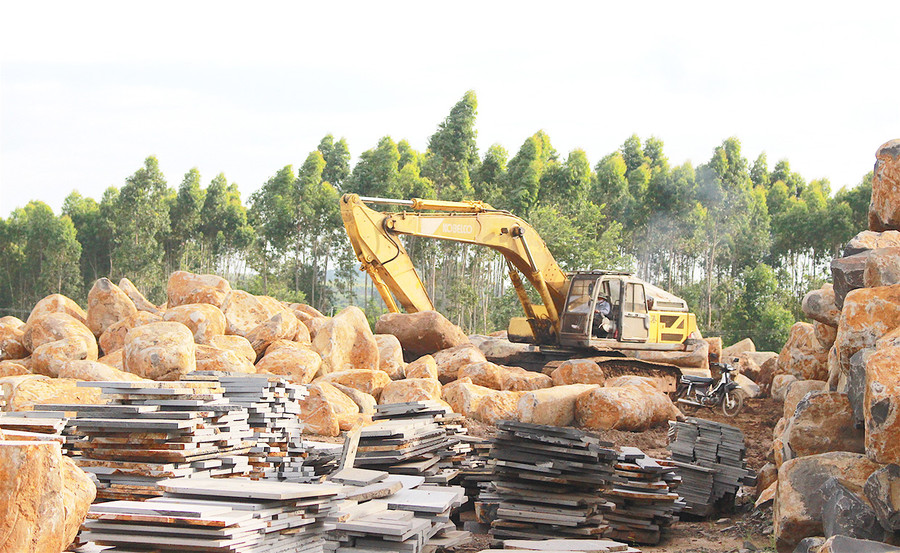  Đến nay huyện Kông Chro đã thu được 39 tỷ đồng, đạt 162% dự toán, tăng 75% so với cùng kỳ năm 2020. Ảnh: Ngọc Minh