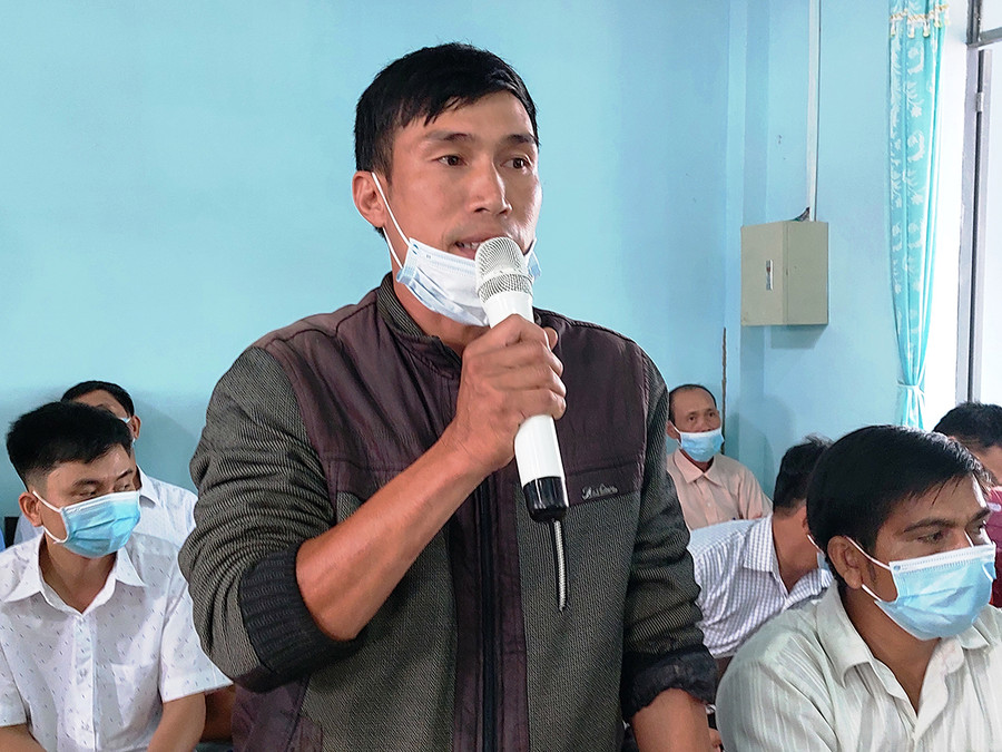 Cử tri xã Ia Lâu phát biểu ý kiến. Ảnh: Vĩnh Hoàng Cử tri xã Ia Lâu phát biểu ý kiến. Ảnh: Vĩnh Hoàng