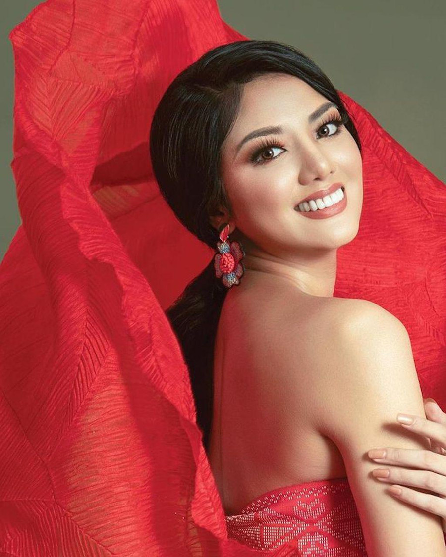 Theo Rappler, mục tiêu cốt lõi trong các hoạt động xã hội của Cinderella Faye Obeñita chính là trao quyền cho phụ nữ. Người đẹp từng phát biểu: “Chúng ta hãy tiếp tục khẳng định rằng việc trao quyền cho phụ nữ không thực sự được đo bằng số lượng phụ nữ nắm quyền trong chính phủ hay các doanh nghiệp mà dựa trên chất lượng khi chúng ta giải quyết nhu cầu của phụ nữ và những người dễ bị tổn thương nhất trong xã hội”. Ảnh: Instagram NV