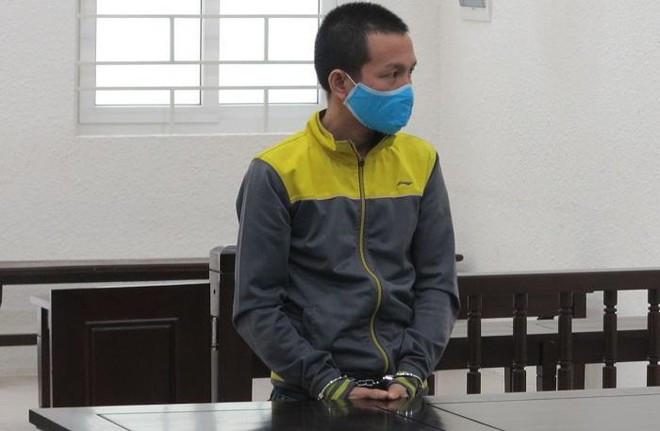 Bị cáo Tùng tại phiên toà. Bị cáo Tùng tại phiên toà.