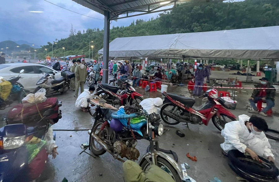 Một điểm sửa xe của đội tình nguyện