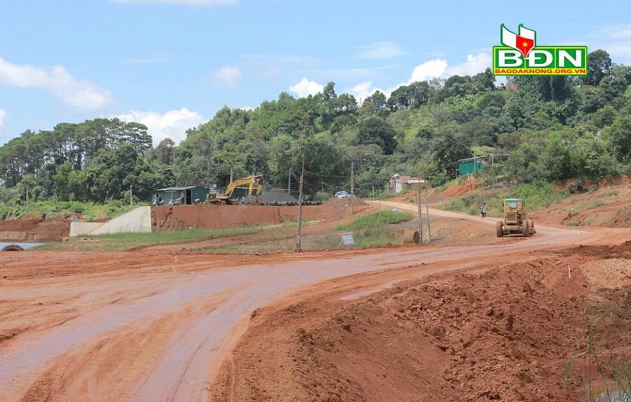 Dự án bờ Đông (Hồ Gia Nghĩa) đang được đơn vị thi công đẩy nhanh tiến độ