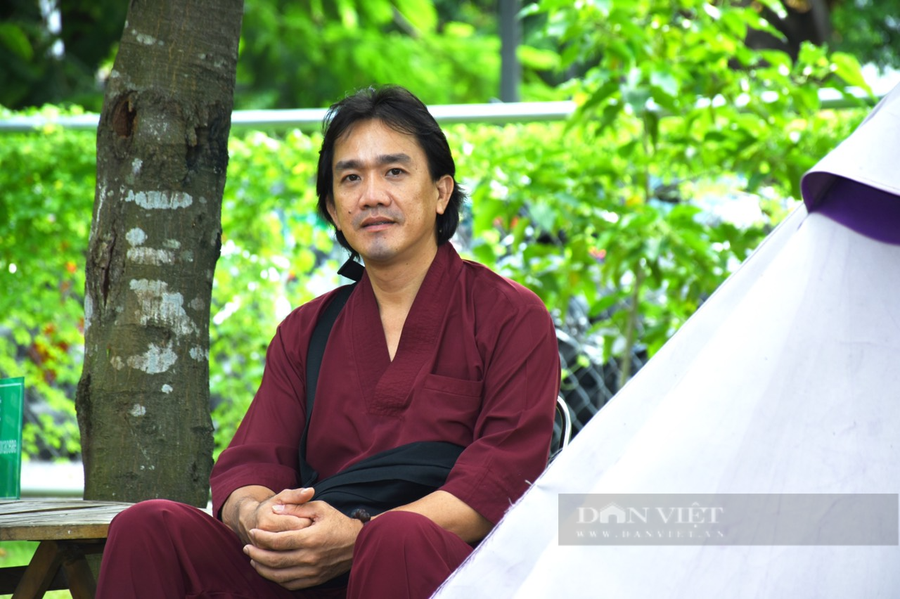 Anh Trần Thanh Long - người đứng đầu nhóm thiện nguyện Nhất Tâm, trong đợt bùng phát dịch Covid-19 thứ 4 ở TP.HCM. Đến thời điểm hiện tại, nhóm của anh đã hỗ trợ mai táng miễn phí khoảng 400 ca. Ảnh: NVCC