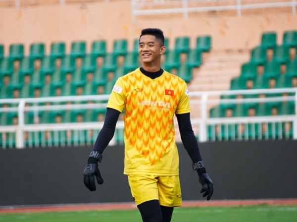 Phạm Minh Thành đang là thủ môn cao nhất của bóng đá Việt Nam. Ảnh: Sport