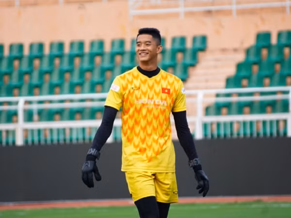 Phạm Minh Thành đang là thủ môn cao nhất của bóng đá Việt Nam. Ảnh: Sport