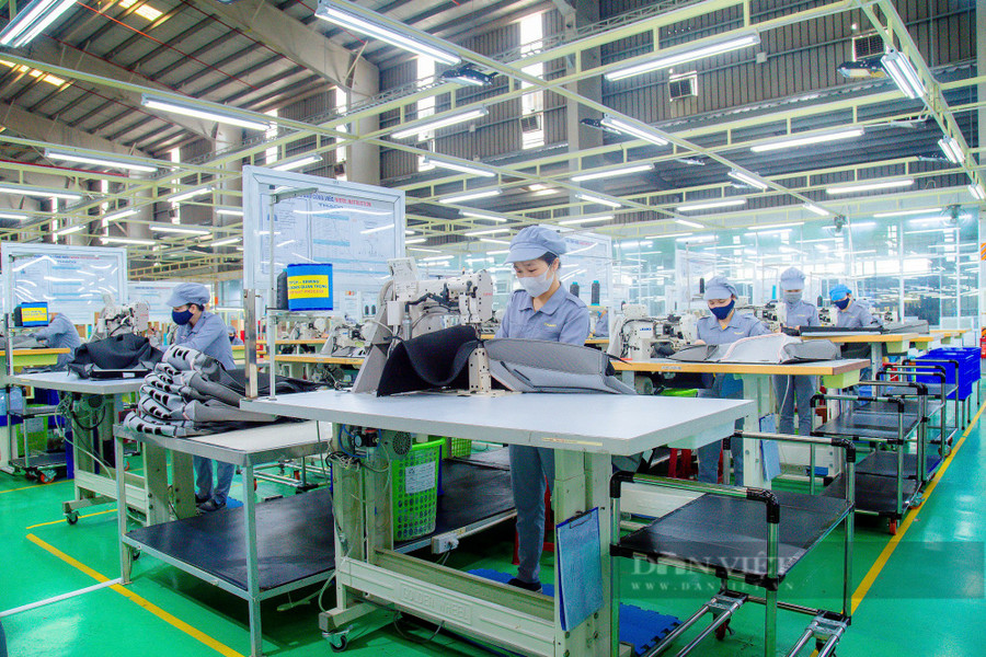 Dây chuyền may áo ghế xuất khấu của Thaco Trường Hải. (Ảnh: Trương Hồng)