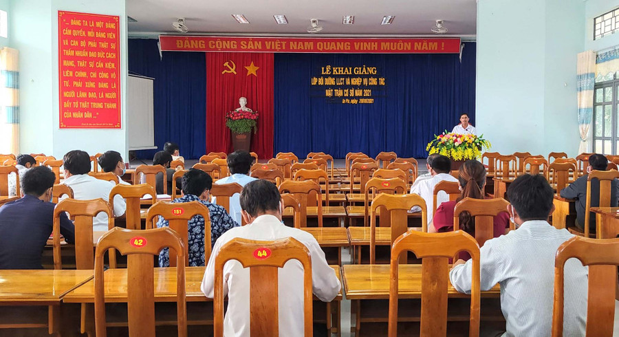 Quang cảnh lớp bồi dưỡng lý luận chính trị và nghiệp vụ công tác Mặt trận tại huyện Ia Pa. Ảnh: Lê Đại