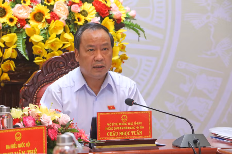 Trưởng đoàn đại biểu Quốc hội tỉnh Gia Lai Châu Ngọc Tuấn tham gia đóng góp ý kiến tại buổi thảo luận tổ. Ảnh: Quang Tấn