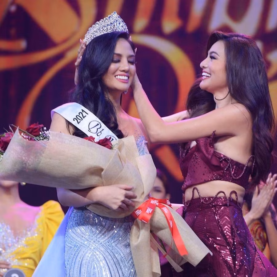 Trước khi giành vương miện Hoa hậu Liên lục địa 2021, Cinderella Faye Obeñita từng tham gia một số cuộc thi nhan sắc trong nước. Cô đăng quang Miss Cagayan de Oro 2019, ghi danh dự thi Binibining Pilipinas 2021 sau đó giành danh hiệu Hoa hậu Liên lục địa Philippines 2021. Ảnh: Instagram NV