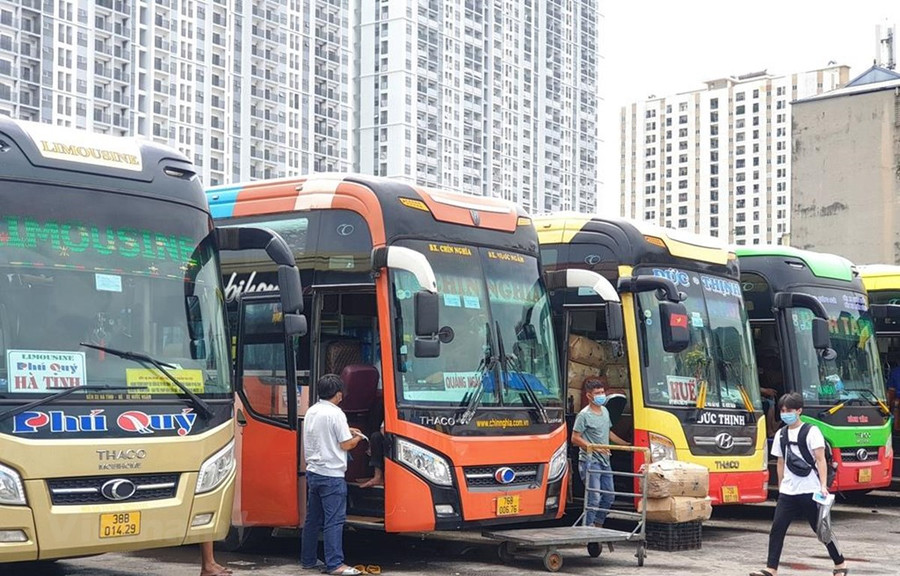 Vận tải bằng xe khách liên tỉnh sẽ được thí điểm mở lại từ ngày 13/10 tới. Ảnh: CTV/Vietnam+ Vận tải bằng xe khách liên tỉnh sẽ được thí điểm mở lại từ ngày 13/10 tới. Ảnh: CTV/Vietnam+