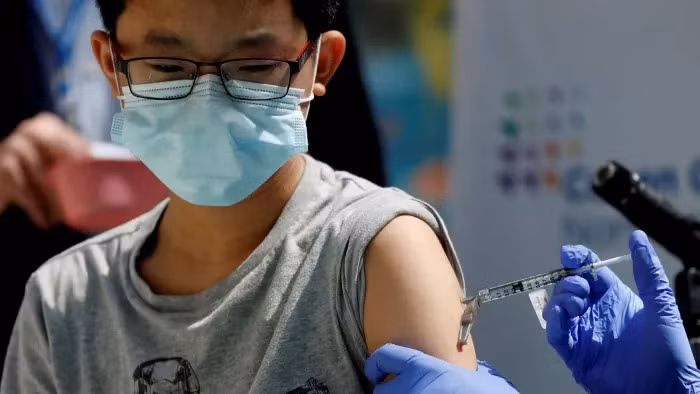 Tiêm vaccine cho trẻ em ở New York (Mỹ). Ảnh: Reuters