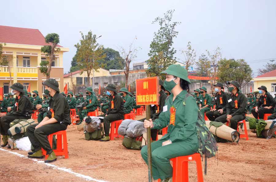 Nữ công dân huyện Đức Cơ lên đường nhập ngũ năm 2021. Ảnh: Vĩnh Hoàng