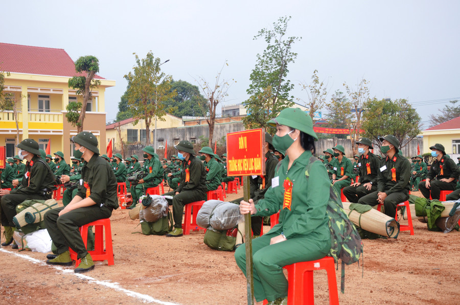 Nữ công dân huyện Đức Cơ lên đường nhập ngũ năm 2021. Ảnh: Vĩnh Hoàng