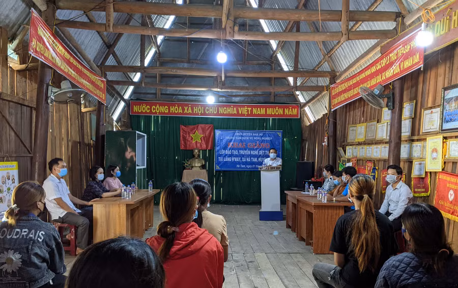 Quanh cảnh lễ khai giảng. Ảnh: Nguyễn Hiền