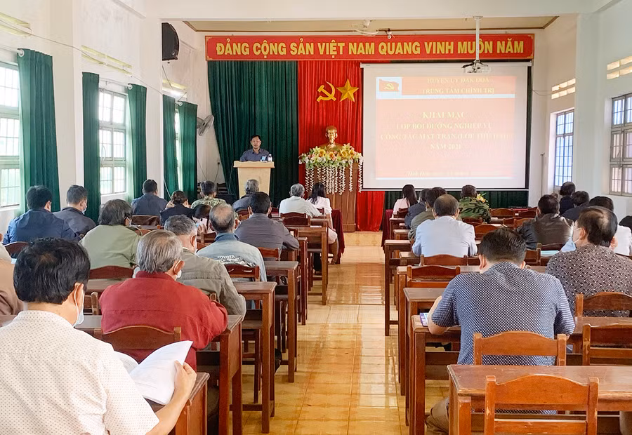  Quang cảnh lớp bồi dưỡng nghiệp vụ công tác Mặt trận tại huyện Đak Đoa. Ảnh: Lê Đại