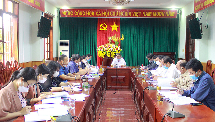  Đoàn giám sát của Ban Pháp chế HĐND tỉnh làm việc với Sở Nội vụ và Sở Tài chính. Ảnh: Mộc Trà