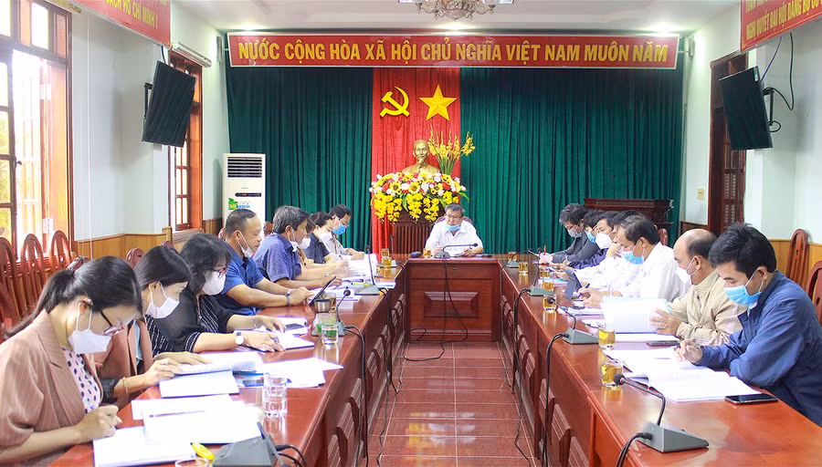  Đoàn giám sát của Ban Pháp chế HĐND tỉnh làm việc với Sở Nội vụ và Sở Tài chính. Ảnh: Mộc Trà