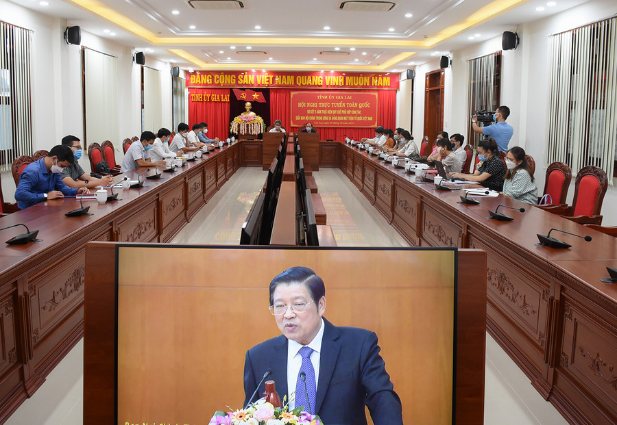 Đồng chí Phan Đình Trạc-Ủy viên Bộ Chính trị, Bí thư Trung ương Đảng, Trưởng ban Nội chính Trung ương phát biểu chỉ đạo tại hội nghị. Ảnh: Minh Nguyễn