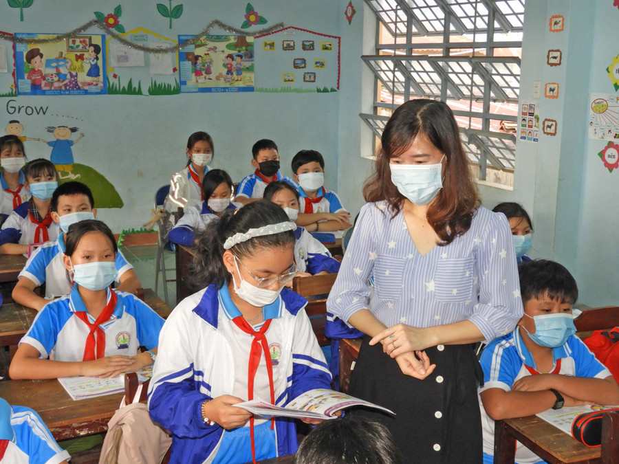 Cô Lương Thị Kim Thỏa trong giờ lên lớp. Ảnh: Thanh Nhật