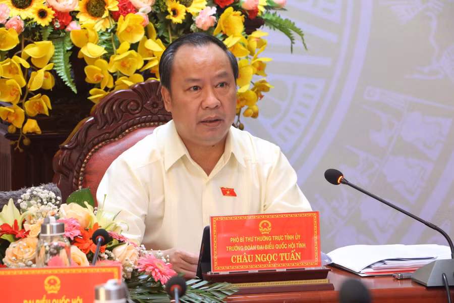 Phó Bí thư Thường trực Tỉnh ủy, Trưởng Đoàn đại biểu Quốc hội tỉnh Gia Lai Châu Ngọc Tuấn tham gia góp ý tại buổi thảo luận tổ. Ảnh: Quang Tấn