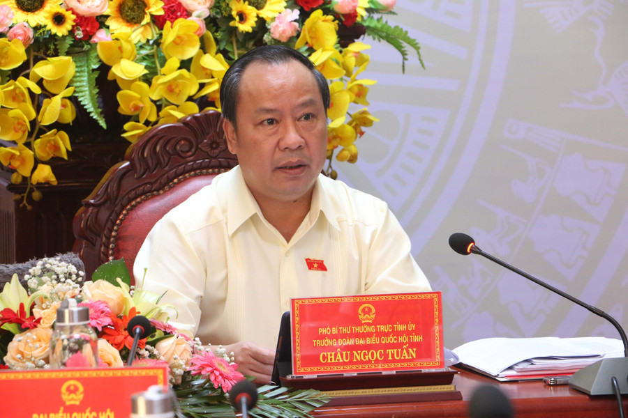 Phó Bí thư Thường trực Tỉnh ủy, Trưởng Đoàn đại biểu Quốc hội tỉnh Gia Lai Châu Ngọc Tuấn tham gia góp ý tại buổi thảo luận tổ. Ảnh: Quang Tấn