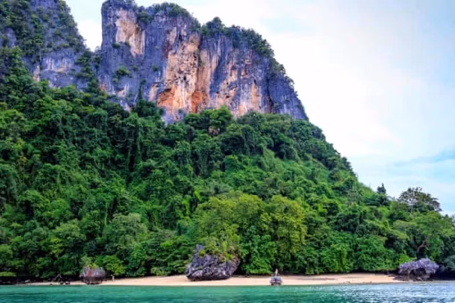 Thái Lan mở cửa cho du khách đã tiêm chủng từ một số quốc gia trong danh sách có nguy cơ thấp từ 1.11. Ảnh: AFP