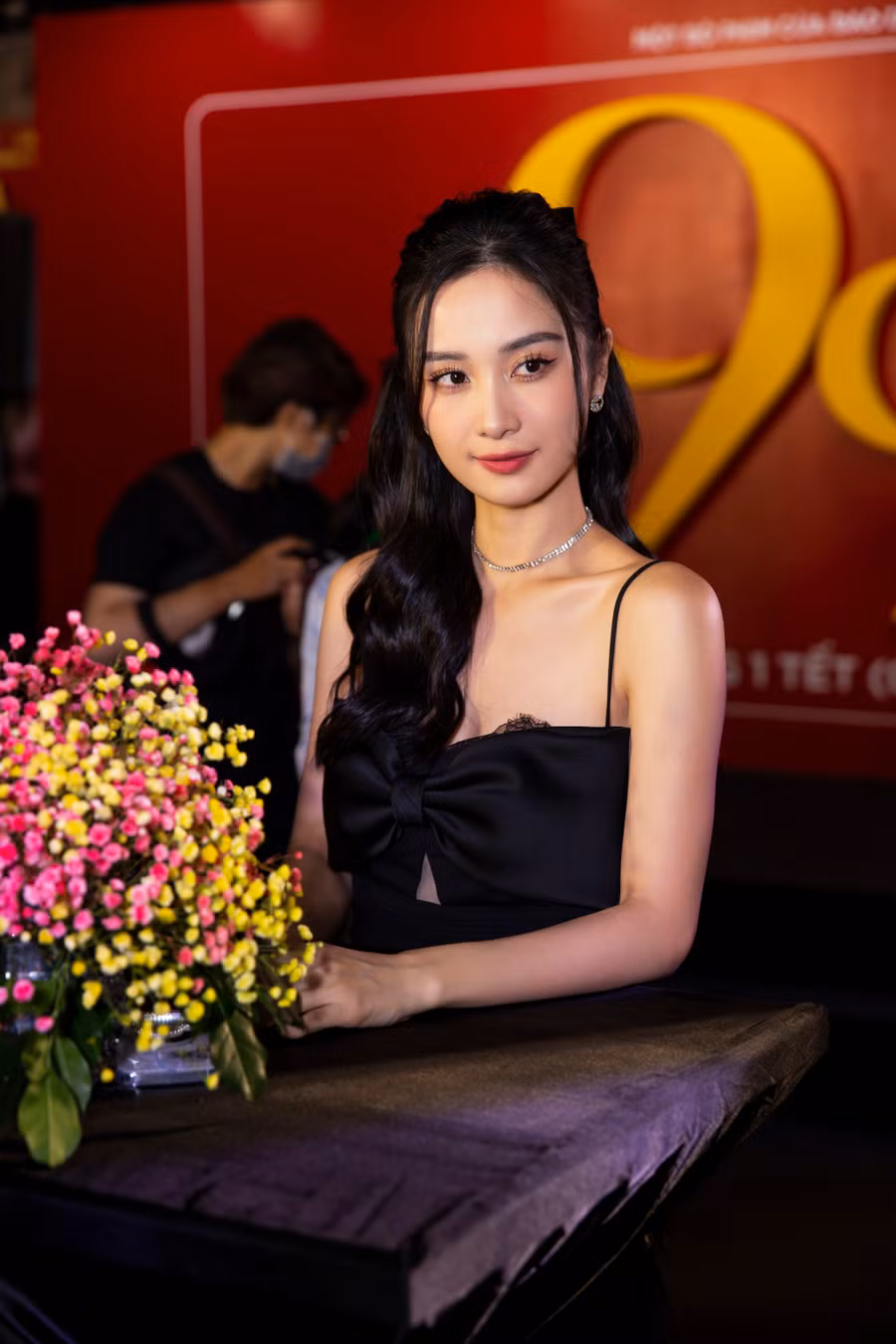 Jun Vũ khoe nhan sắc mặn mà trên thảm đỏ 1990. Ảnh: BTC