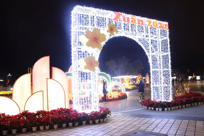  Nhằm tránh tụ tập đông người, mừng năm mới này, Đà Nẵng không tổ chức bắn pháo hoa, không tổ chức chương trình ca nhạc mừng năm mới