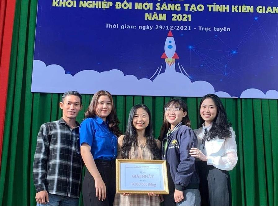 Dự án xà phòng tắm lá bàng đoạt giải nhất cuộc thi Khởi nghiệp đổi mới sáng tạo tỉnh Kiên Giang năm 2021. Ảnh: Thanh Duy