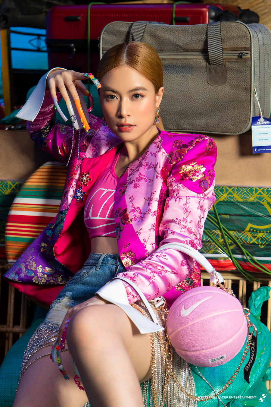 Hoàng Thùy Linh muốn có lối thoát cho khán giả nghe âm nhạc của mình. Ảnh: NVCC