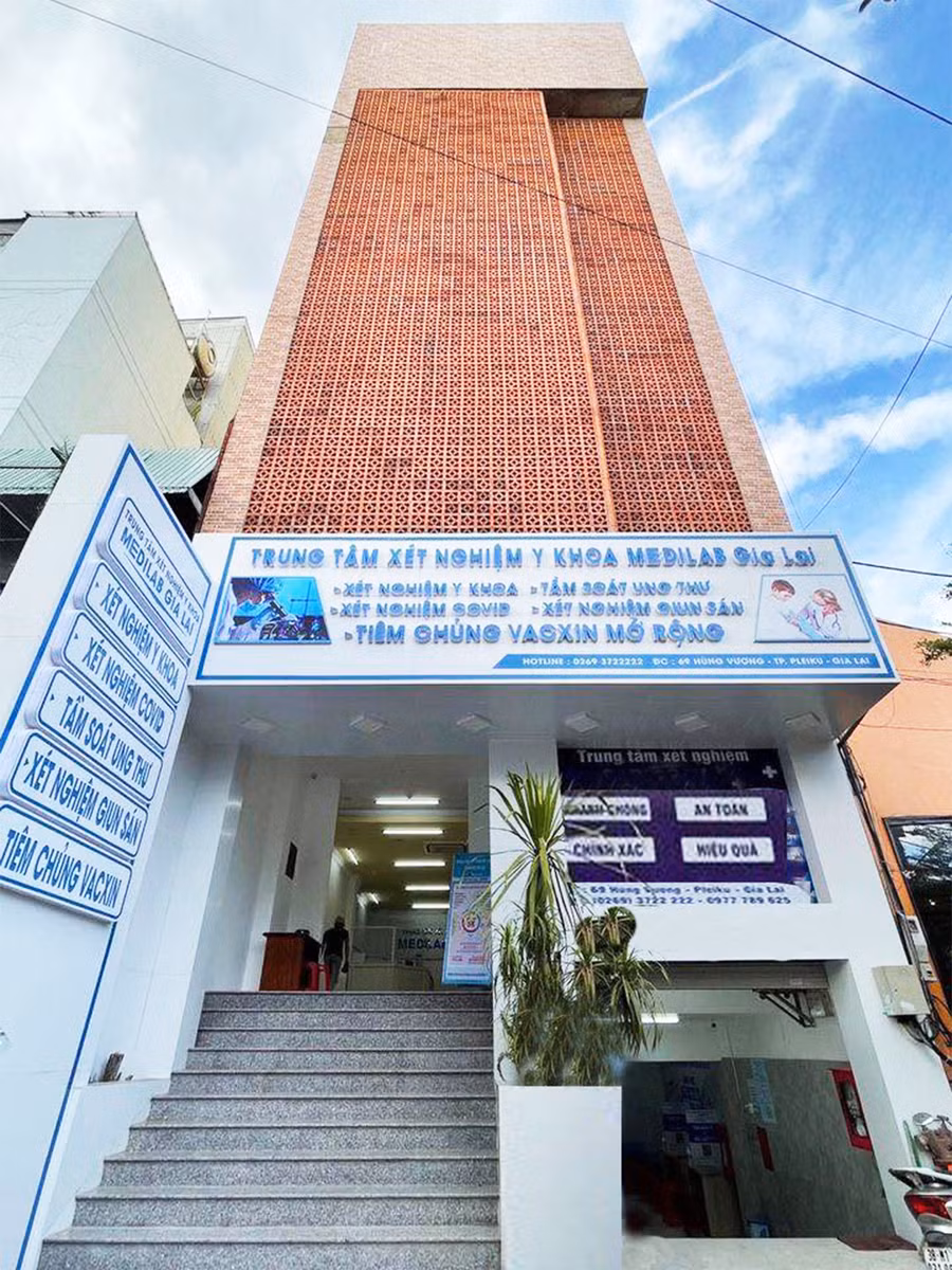 Khuôn viên trò chơi cho trẻ khi đến Trung tâm. 