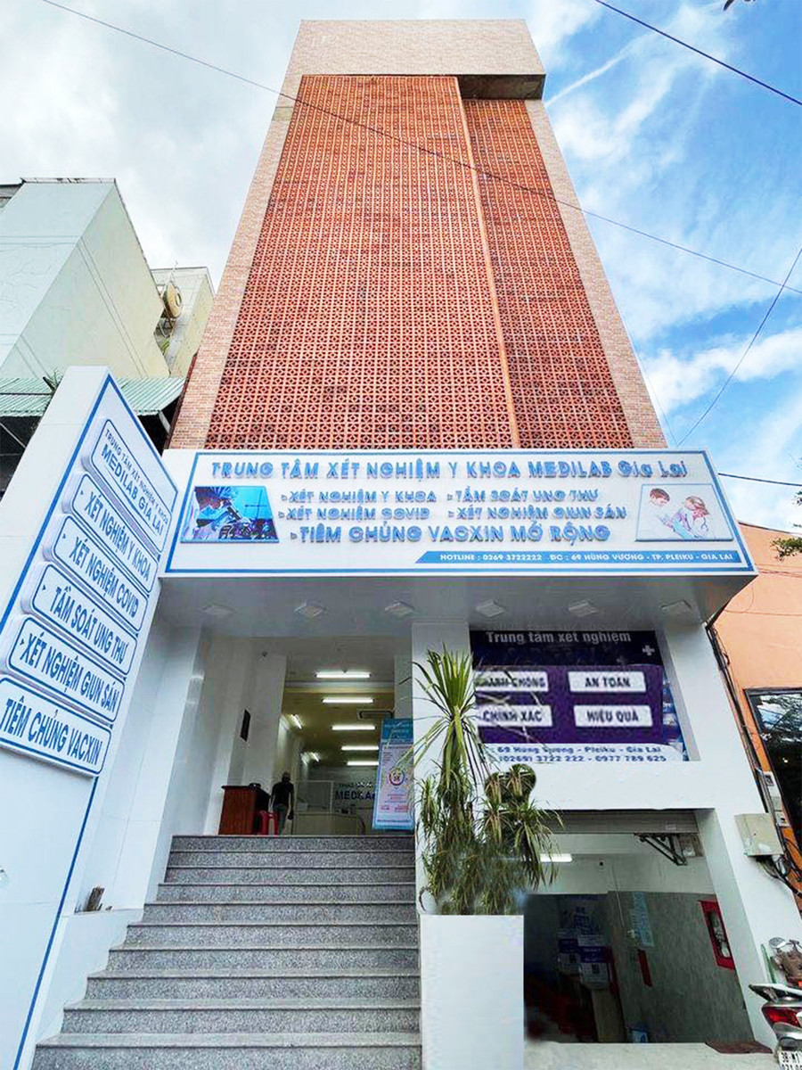 Trung tâm Tiêm chủng vắc xin Medilab Gia Lai. Khuôn viên trò chơi cho trẻ khi đến Trung tâm.