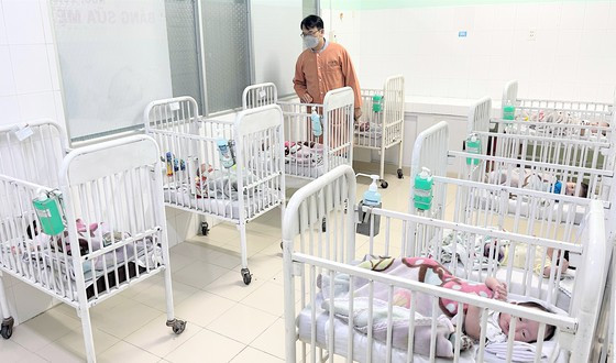 Mỗi năm, Khoa Sơ sinh Bệnh viện Hùng Vương, Khoa Hồi sức sơ sinh và Sơ sinh Bệnh viện Nhi đồng TPHCM tiếp nhận hàng ngàn trẻ sinh non, nhẹ cân và mắc các bệnh lý bẩm sinh nguy hiểm, trong đó có những trẻ bị bỏ rơi ngay khi mới lọt lòng mẹ