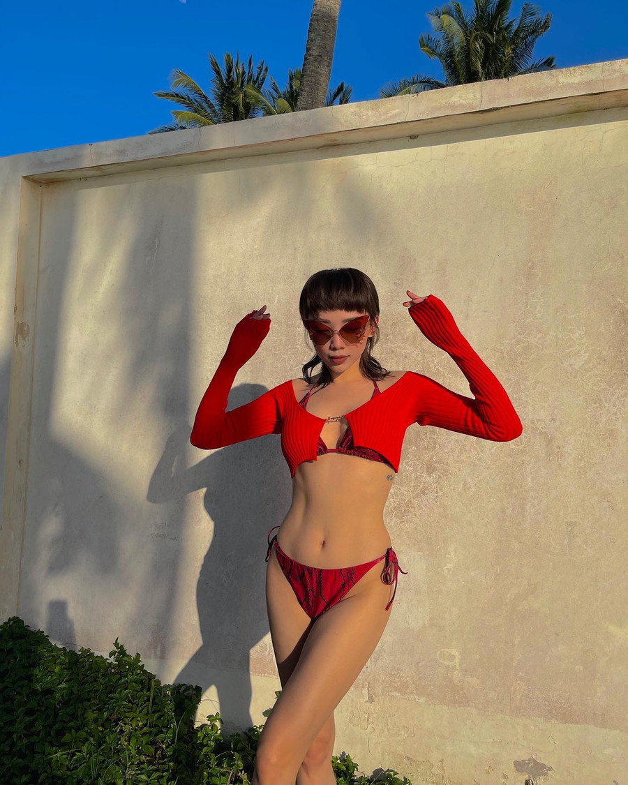 Khoảnh khắc này nhanh chóng nhận được sự quan tâm của cộng đồng mạng. Nhiều người bày tỏ sự ngưỡng mộ trước vóc dáng của nữ ca sĩ ở tuổi 32. Ảnh: FBNV