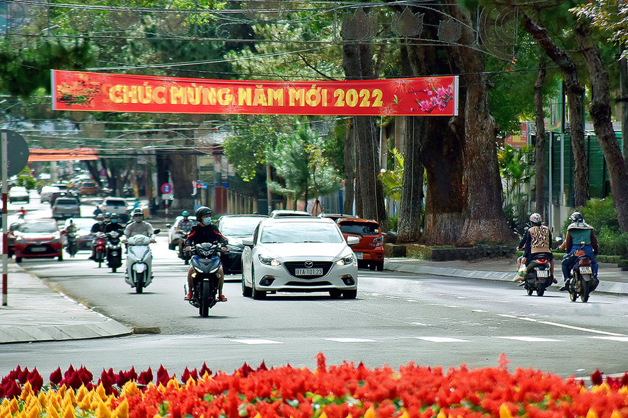 Người dân Gia Lai vui đón năm mới 2022 với nhiều niềm tin và kỳ vọng. Ảnh: Đức Thụy Người dân Gia Lai vui đón năm mới 2022 với nhiều niềm tin và kỳ vọng. Ảnh: Đức Thụy