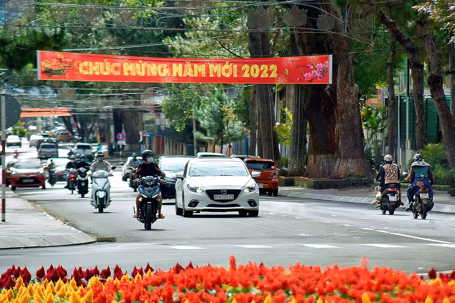 Người dân Gia Lai vui đón năm mới 2022 với nhiều niềm tin và kỳ vọng. Ảnh: Đức Thụy