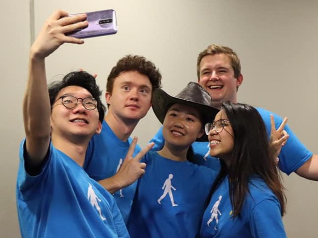 Hà My cùng thành viên BTC Hội thảo AIESEC tại New Zealand