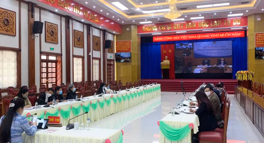 Quang cảnh Hội nghị trực tuyến toàn quốc tổng kết thi hành Luật Công chứng tại điểm cầu tỉnh Gia Lai. Ảnh: R'Ô HOK