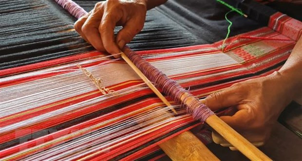  Những nét hoa văn tinh xảo của những tấm thổ cẩm của dân tộc Jrai tại Tây Nguyên. (Ảnh: Hồng Điệp/TTXVN)