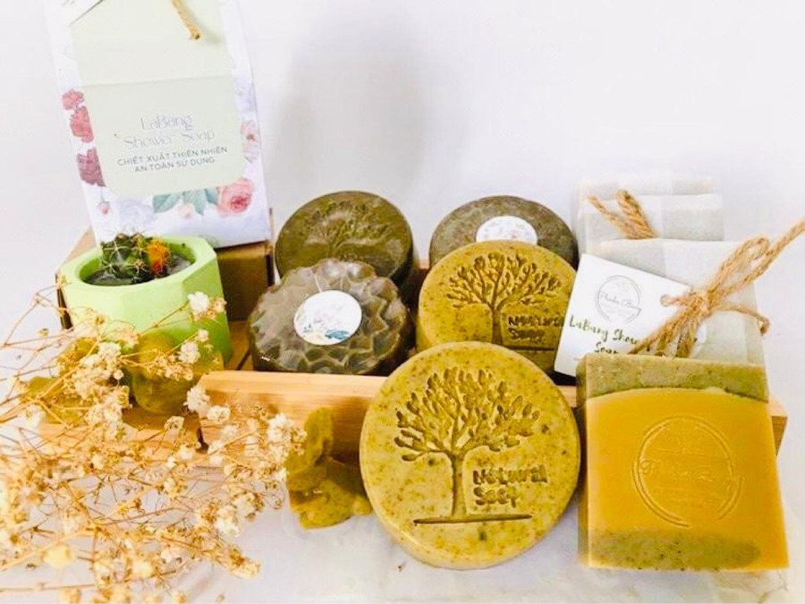 Sản phẩm xà phòng lá bàng đã có quy trình sản xuất ổn định và đưa vào kinh doanh. Ảnh: Thanh Duy