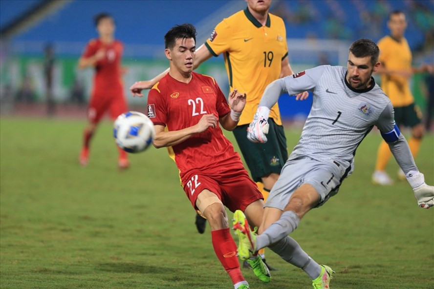 Chân sút chủ lực Nguyễn Tiến Linh không thể cùng tuyển Việt Nam ra sân ở trận đấu với Australia. Ảnh: Hoài Thu