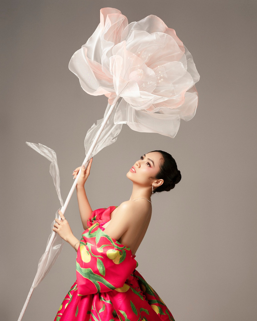 Bên cạnh đó, người đẹp còn tích cực hỗ trợ Kim Duyên dự thi Hoa hậu Hoàn vũ và xuất hiện ở một số sàn diễn thời trang, tham gia nhiều dự án cộng đồng. Ảnh: Rin Trần Bên cạnh đó, người đẹp còn tích cực hỗ trợ Kim Duyên dự thi Hoa hậu Hoàn vũ và xuất hiện ở một số sàn diễn thời trang, tham gia nhiều dự án cộng đồng. Ảnh: Rin Trần