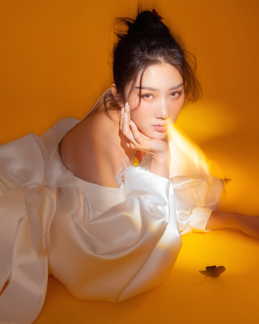 Những ngày cuối cùng của năm Tân Sửu đối với Thúy Ngân được gói gọn trong 2 từ: Tất bật và ấm êm. Cô đang hoàn thành những lịch trình dày đặc sau cùng của năm. Ảnh: NVCC