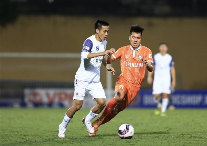 Các câu lạc bộ V.League rất tích cực trên thị trường chuyển nhượng trước thềm V.League 2022. Ảnh: Hoài Thu Các câu lạc bộ V.League rất tích cực trên thị trường chuyển nhượng trước thềm V.League 2022. Ảnh: Hoài Thu