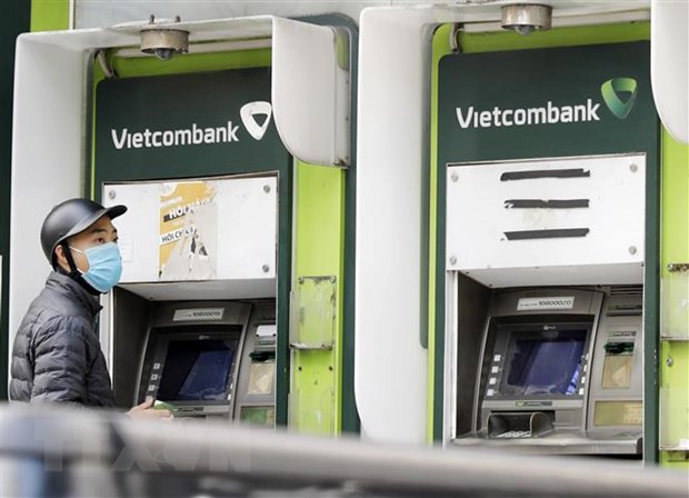  Một điểm rút tiền bằng thẻ ATM của Vietcombank. (Ảnh: Trần Việt/TTXVN)