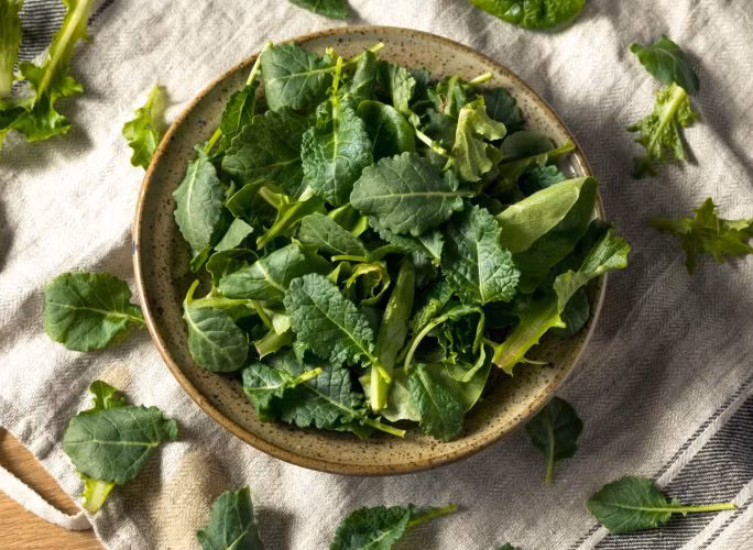 Các loại rau lá xanh rất giàu beta carotene và có tác động lớn đến sức khỏe. Ảnh: Shutterstock