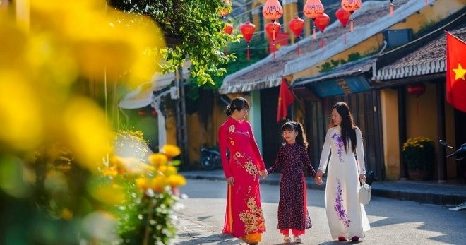 Chọn giờ đẹp để xuất hành vào mùng 1 Tết là thói quen của nhiều người. Ảnh: TL Chọn giờ đẹp để xuất hành vào mùng 1 Tết là thói quen của nhiều người. Ảnh: TL