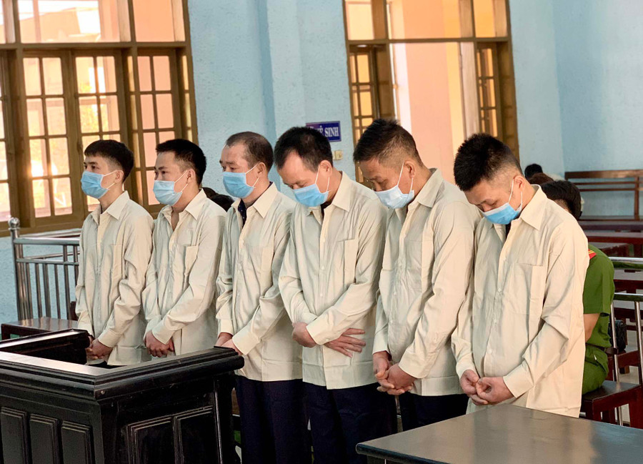 Các bị cáo tại phiên tòa. Ảnh: R'Ô HOK